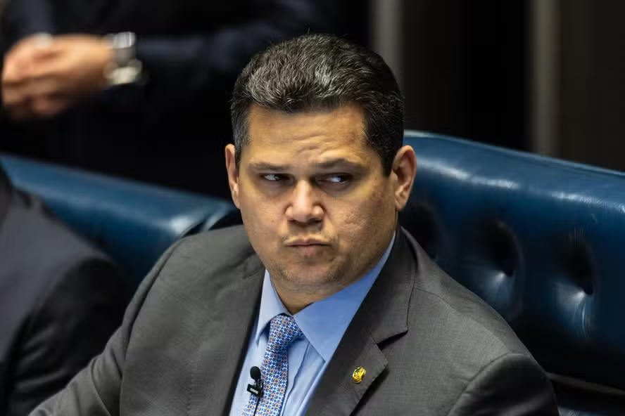 Davi Alcolumbre aciona o STF para assegurar as prerrogativas de Jaques Wagner Davi Alcolumbre aciona o STF para assegurar as prerrogativas de Jaques Wagner