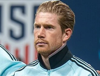 De Bruyne abre as portas de mansão luxuosa em paraíso verde na Europa
