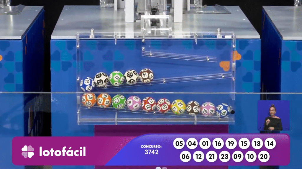 Confira o resultado da Lotofácil 3742 sorteada nesta quarta-feira (22). Veja os números premiados e saiba como resgatar o prêmio.
