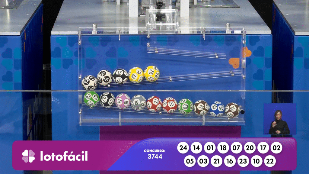 Confira o resultado da Lotofácil 3744 sorteada nesta sexta-feira (24). Veja as dezenas premiadas e como resgatar o valor do prêmio.