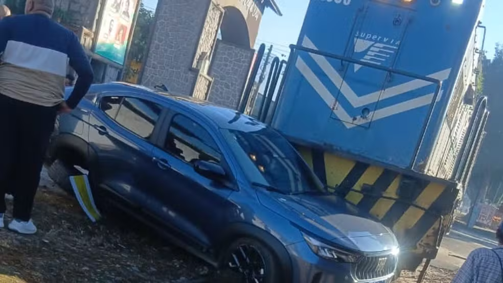 Dois acidentes entre trens e carros são registrados em menos de 3 horas no RJ Dois acidentes entre trens e carros são registrados em menos de 3 horas no RJ