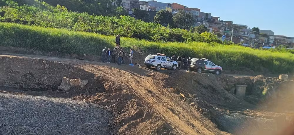 Aeroporto de guarulhos registra troca de tiros entre Polícia Federal e suspeitos de tráfico Aeroporto de guarulhos registra troca de tiros entre Polícia Federal e suspeitos de tráfico