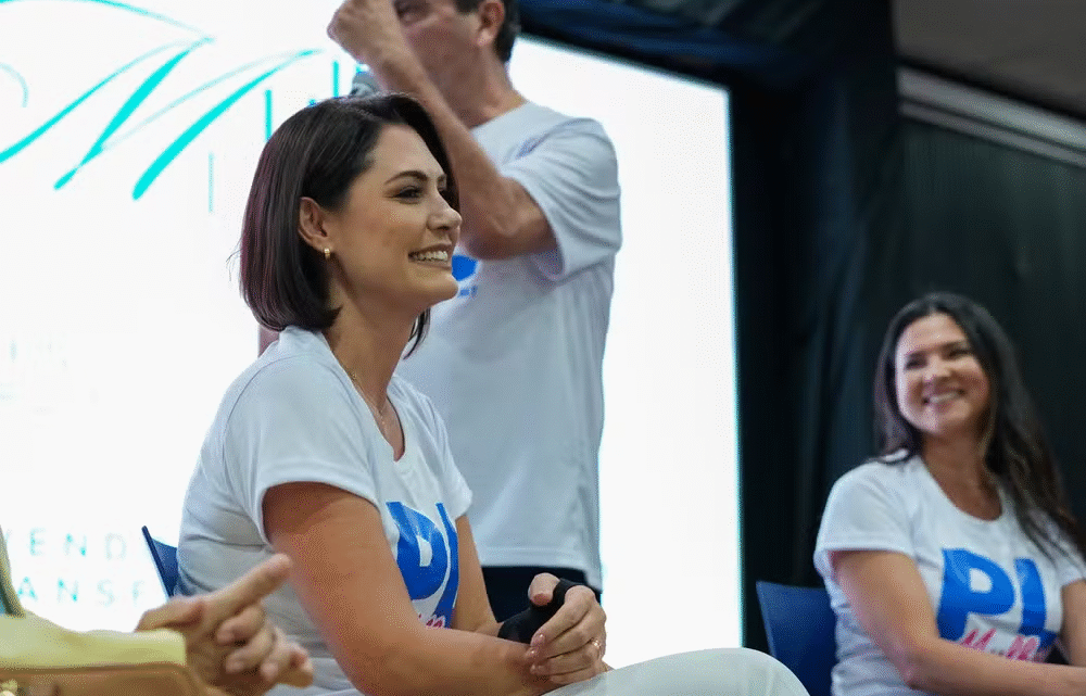 Michelle Bolsonaro no Senado depende de decisão de Jair Bolsonaro, afirma Valdemar