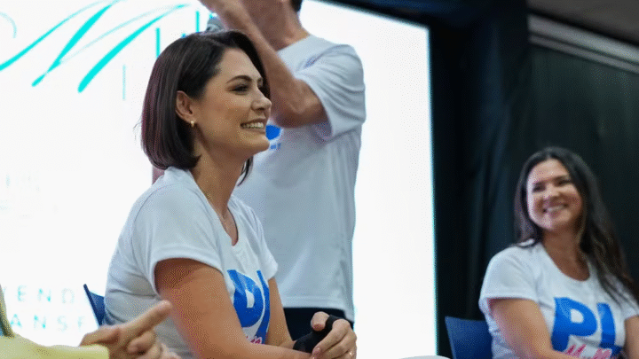 Michelle Bolsonaro no Senado depende de decisão de Jair Bolsonaro, afirma Valdemar