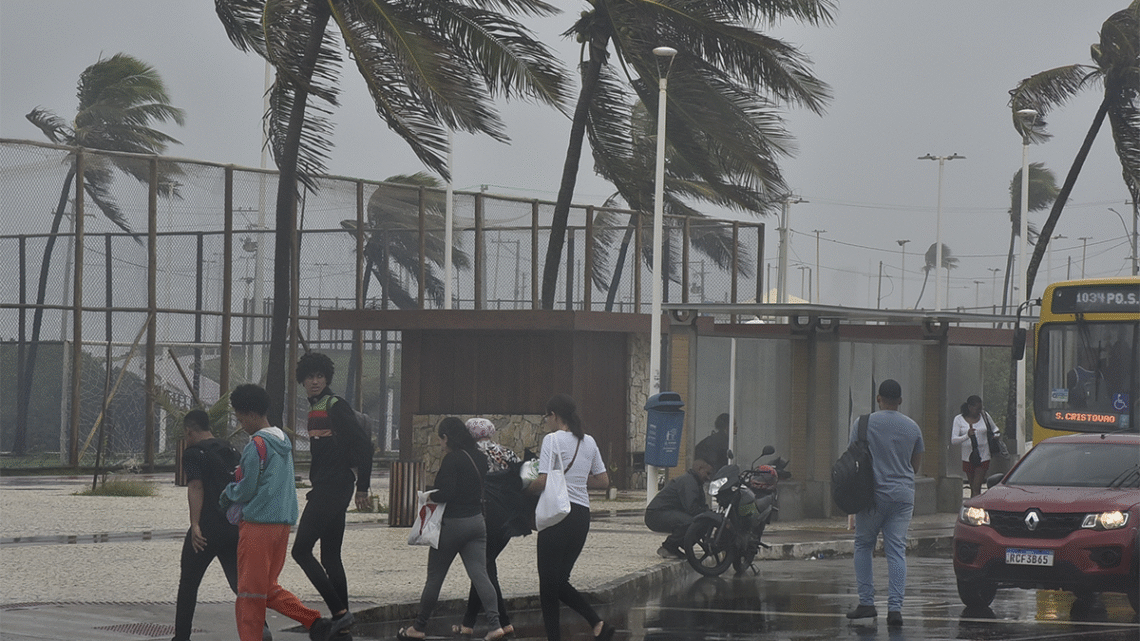 Frente fria em Salvador provoca mínima de 20°C e pancadas de chuva