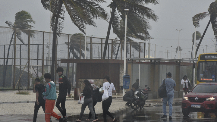 Frente fria em Salvador provoca mínima de 20°C e pancadas de chuva