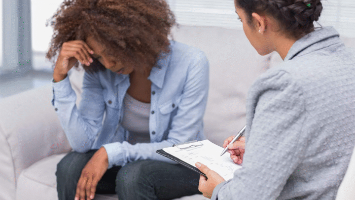 SUS oferece atendimento psicológico gratuito e online para jovens