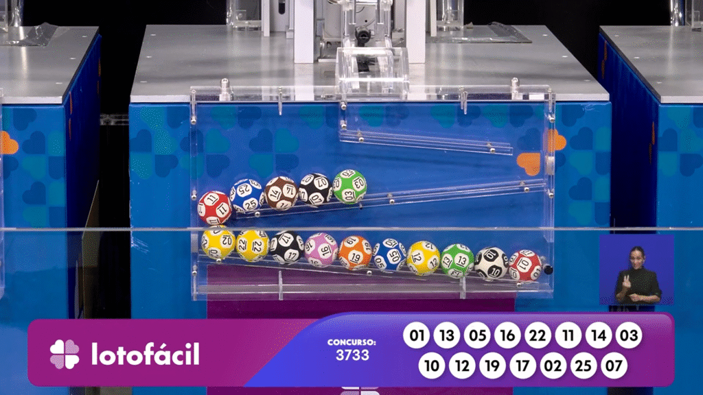 Confira todos os números da Lotofácil 3733 sorteados neste sábado (11). Veja as dezenas e como fazer o resgate do prêmio.