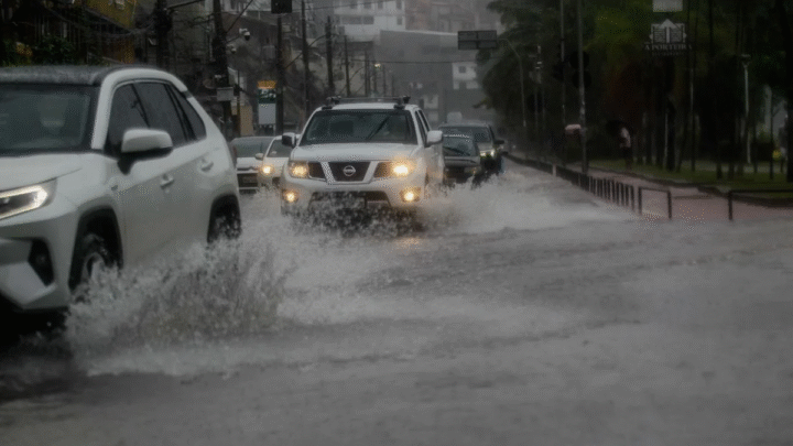 Alerta para temporais atinge Salvador e mais 49 cidades da Bahia nesta quarta (15)