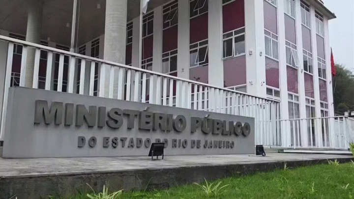 Justiça condena três homens por mortes de pai e bebê após saída do fórum de Itatiaia