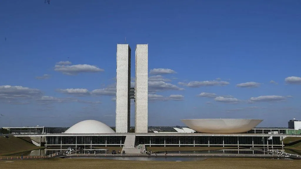 Maioridade penal entra na pauta da Câmara em semana de debates intensos no Congresso