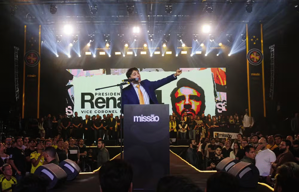 Renan Santos lança candidatura presidencial com críticas severas a Lula e Flávio Bolsonaro