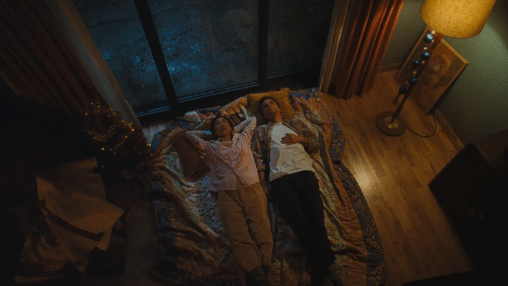 A Última Casa estreia na Netflix com Wagner Moura e Greta Lee em suspense tenso