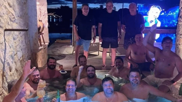 Foto em celular de senador Weverton Rocha revela políticos com advogado investigado pela PF