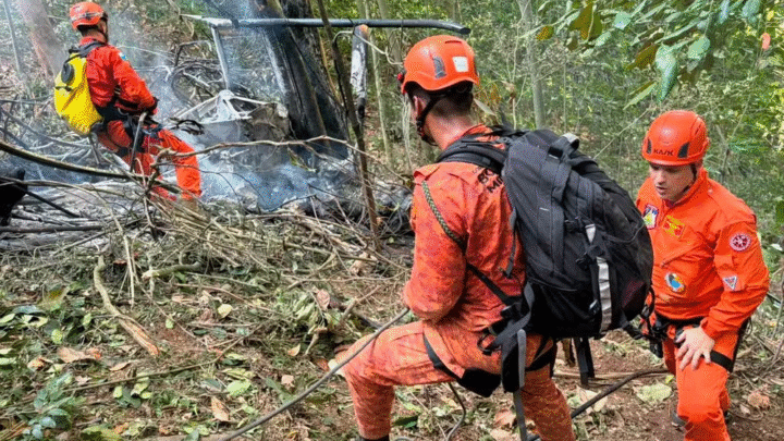 Queda de helicóptero no Rio mata três turistas colombianas e o piloto na Vista Chinesa