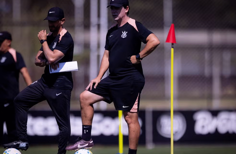 Escalação do Corinthians: André sente dores na coxa e vira desfalque contra o Bragantino