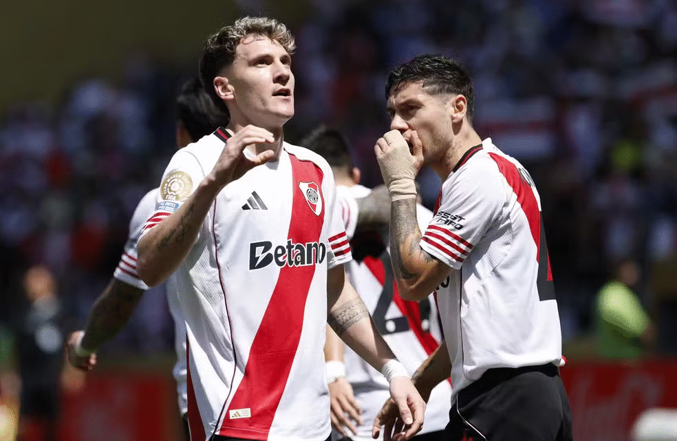 Vasco avança em negociação para adquirir 50% dos direitos do atacante Colidio