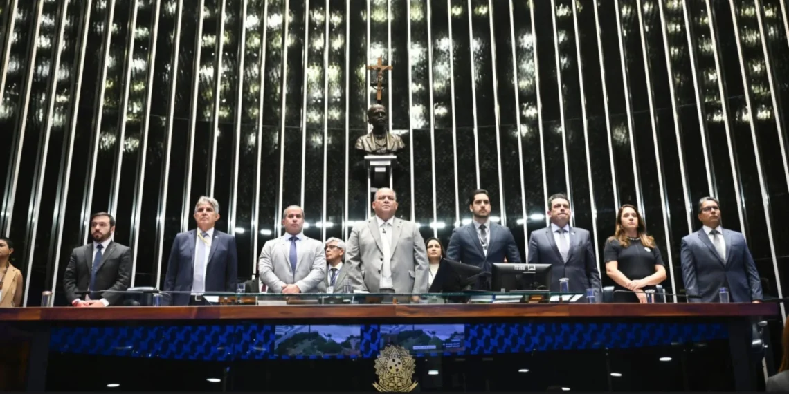 Eduardo Gomes preside sessão especial no Senado para celebrar o Dia da Proteção de Dados