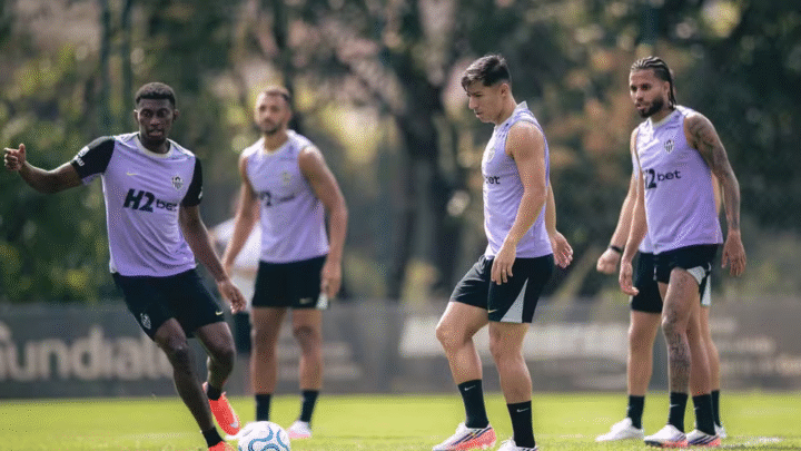 Escalação do Atlético-MG: sem atacante, Domínguez desenha time contra o Bragantino