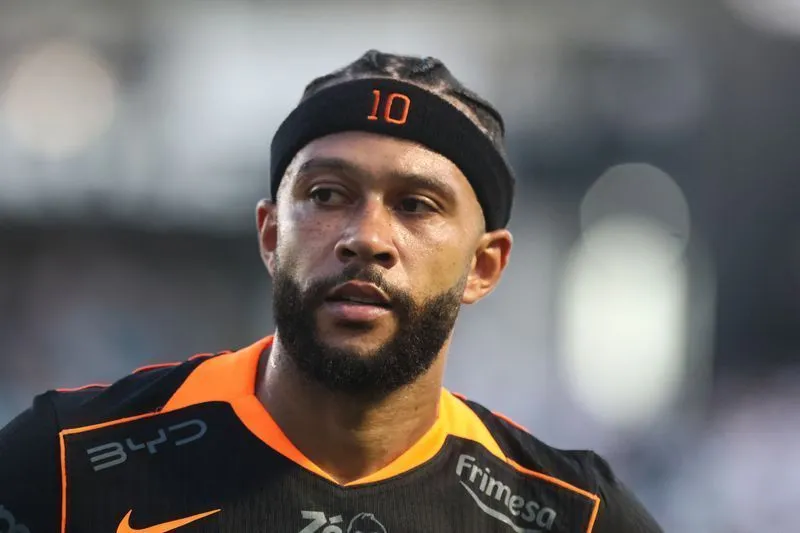 Memphis Depay não renova com o Corinthians após reviravolta e pressão política no clube