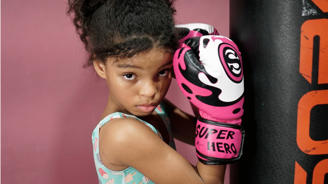 Kaylanne ‘Sapeka’ encanta na Boca do Rio e vira promessa do boxe aos 8 anos Kaylanne ‘Sapeka’ encanta na Boca do Rio e vira promessa do boxe aos 8 anos