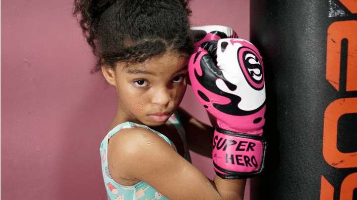 Kaylanne ‘Sapeka’ encanta na Boca do Rio e vira promessa do boxe aos 8 anos