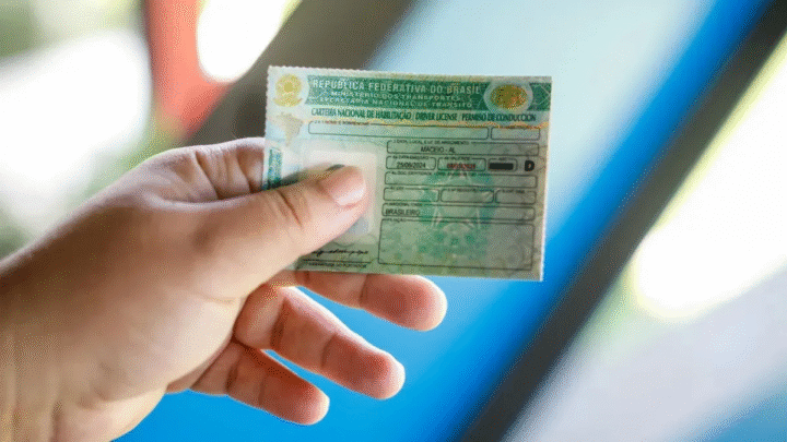 Detran pode bloquear renovação da CNH em 2026 por pendência no CPF