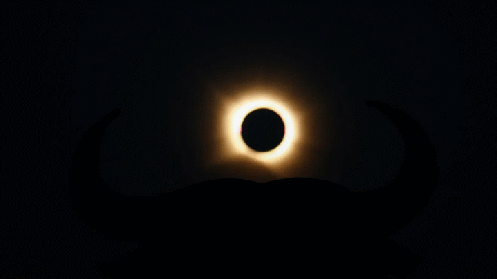 Eclipse solar total transforma o céu na Europa e na região do Ártico