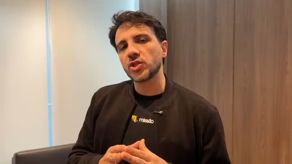 Renan Santos afirmativa sobre e-mail de Flávio Bolsonaro agita bastidores da eleição