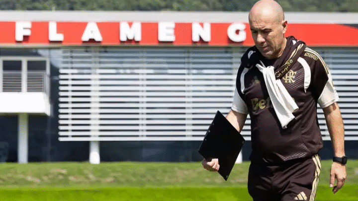 Flamengo compra 100% dos direitos de Wallace Yan e garante duas promessas para a base