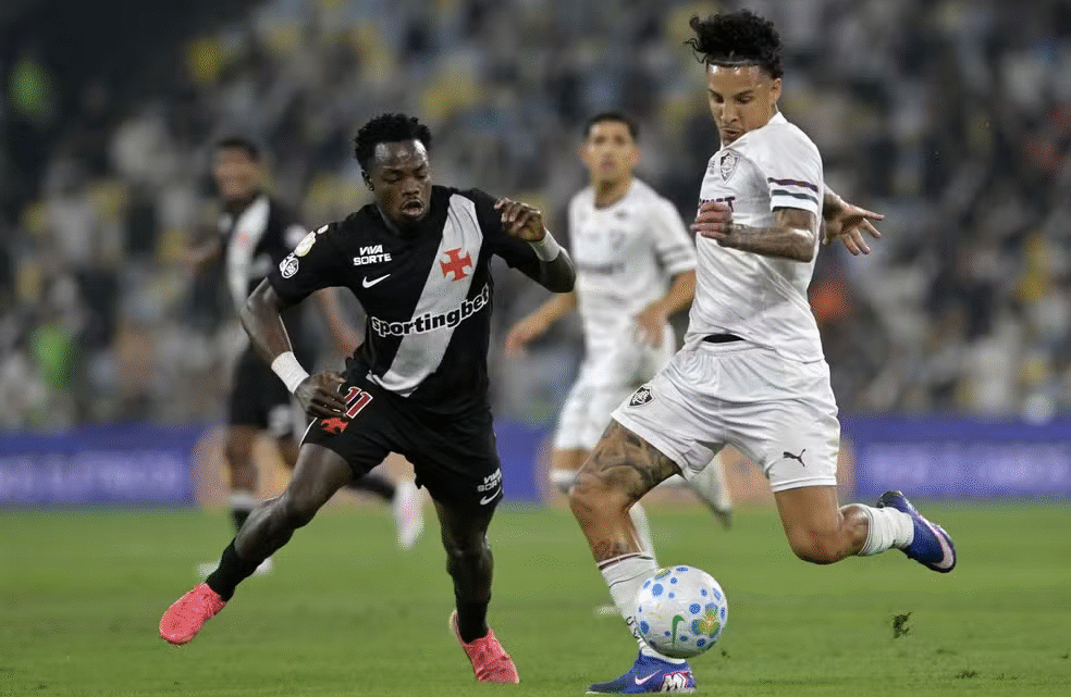 Vasco evolui no sistema defensivo, mas escancara falta de opções no ataque em clássico