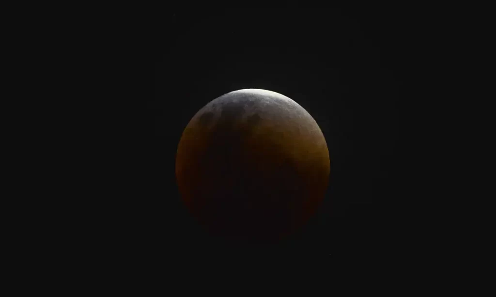 Eclipse solar total ocorre em 12 de agosto e mobiliza observadores pelo mundo