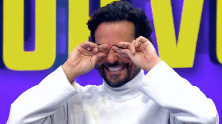 Paulinho Vilhena se emociona na TV ao comemorar o aniversário de três anos da filha