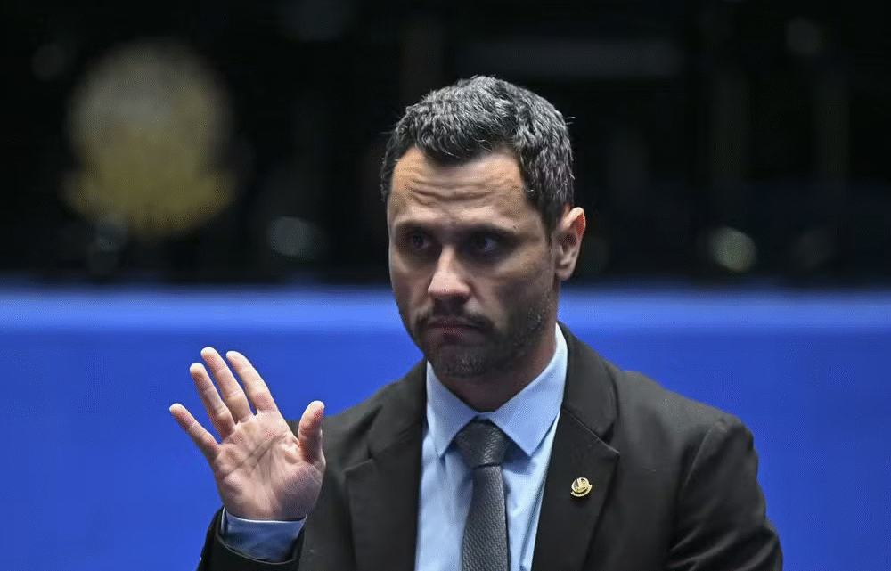 Cleitinho desiste de disputar o governo de Minas Gerais e altera cenário eleitoral no estado