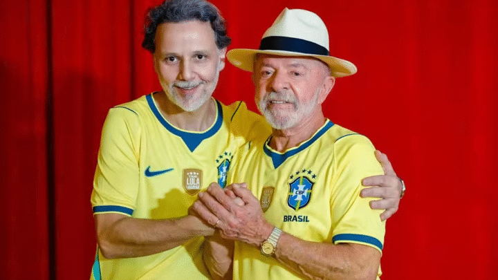 Lula se reúne com advogado de Lulinha no Palácio da Alvorada durante a noite