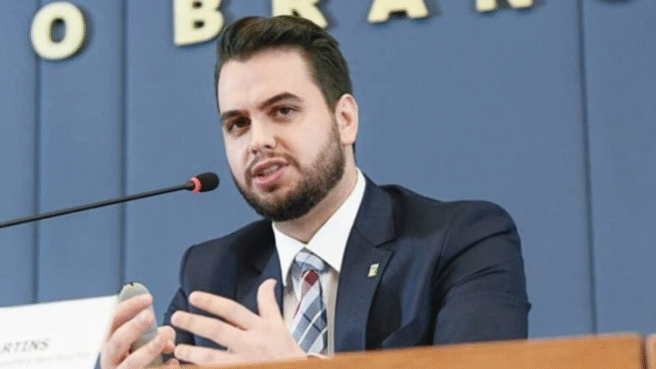 Filipe Martins tem documento migratório classificado como falso por juiz dos EUA