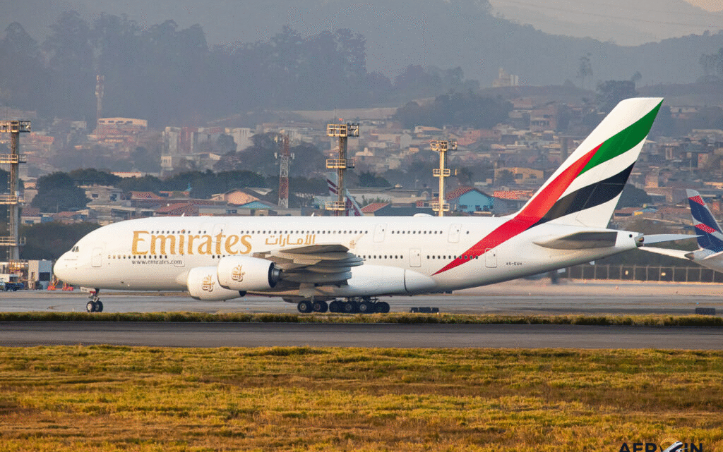 Passageiros passam quase 24 horas confinados em Airbus A380 após sequência de problemas