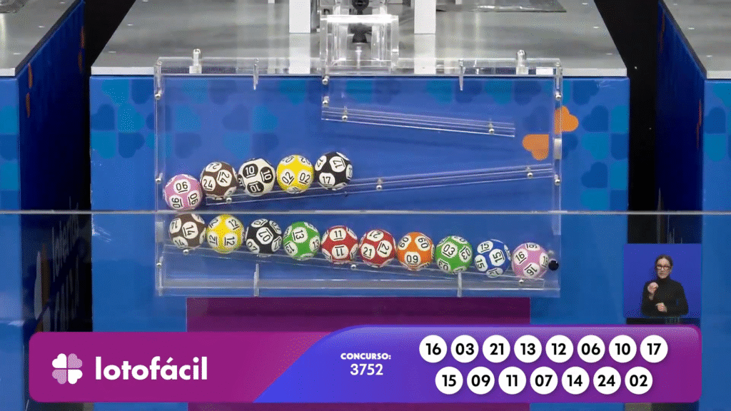 Confira o resultado da Lotofácil 3752 sorteada nesta segunda-feira (03). Veja as dezenas e saiba como resgatar seu prêmio.