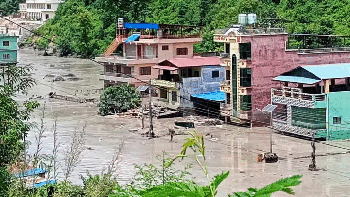 Enchente no Nepal causa tragédia assustadora e arrasta vilarejos inteiros com centenas de vítimas
