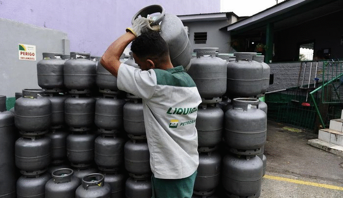 Gás de cozinha fica até R$ 10 mais caro em toda Bahia a partir desta terça-feira (1º)