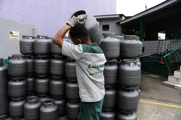 Gás de cozinha fica até R$ 10 mais caro em toda Bahia a partir desta terça-feira (1º)