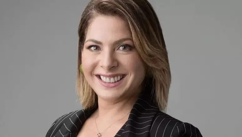 Daniela Lima supera a GloboNews no Ibope com frequência 1 ano após ser demitida do canal