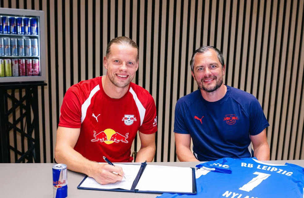 Orjan Nyland assina com o RB Leipzig até 2028 após se destacar na Copa do Mundo