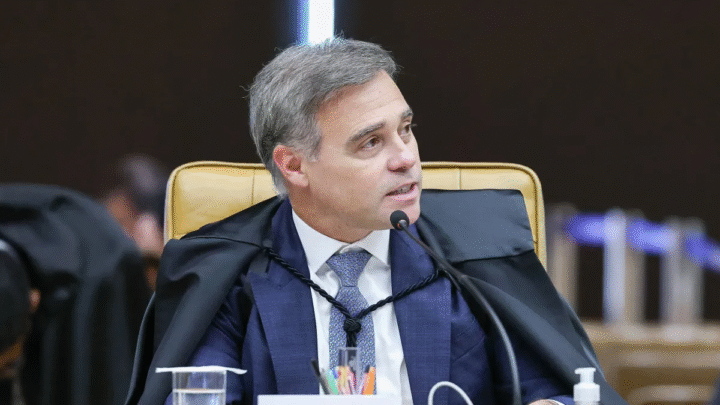 André Mendonça cobra atuação técnica e independente da Polícia Federal em reunião no Ministério da Justiça