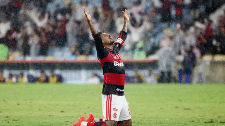 Bruno Henrique decide vitória do Flamengo e gera reações curiosas no Maracanã