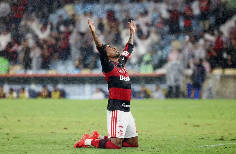 Bruno Henrique decide vitória do Flamengo e gera reações curiosas no Maracanã
