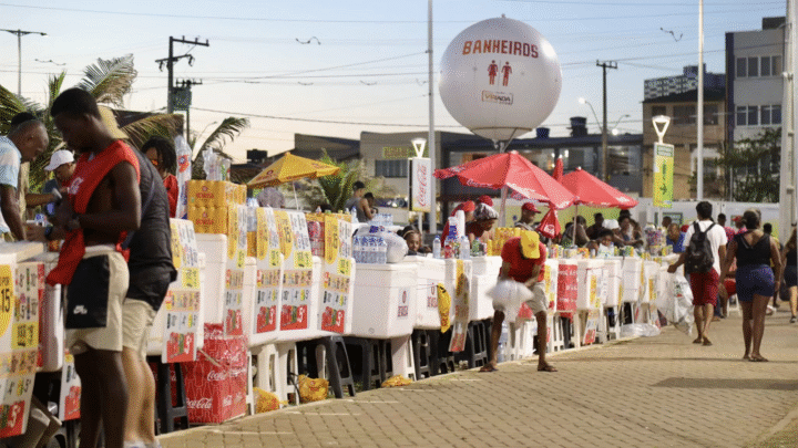 Salvador inicia cadastramento de ambulantes para atuar nas festas populares