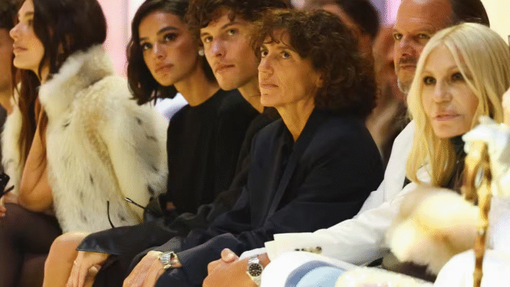 Shawn Mendes e Bruna Marquezine assumem namoro e trocam carinhos no desfile da Gucci