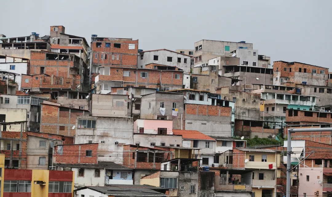 Seguros a partir de R$ 6 chegam às favelas e protegem micronegócios