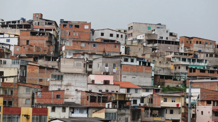 Seguros a partir de R$ 6 chegam às favelas e protegem micronegócios